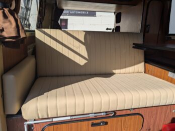 Personnalisation de la sellerie du Combi Volkswagen T3 en vinyle chez RC Sellerie RC Sellerie