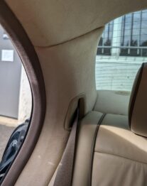 Personnalisation de l'intérieur par un ciel de toit en Alcantara sur Jaguar XJ6 - X350 par RC Sellerie RC Sellerie