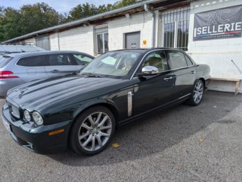 Personnalisation de l'intérieur par un ciel de toit en Alcantara sur Jaguar XJ6 - X350 par RC Sellerie RC Sellerie