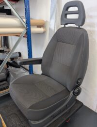 Assise siège conducteur Peugeot Boxer refaite à neuf : mousse et coiffe en tissu réalisée par RC Sellerie RC Sellerie