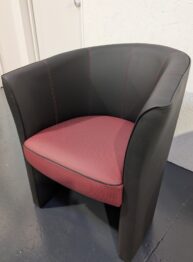 Personnalisation d'une chauffeuse en simili-cuir perforé par RC Sellerie RC Sellerie