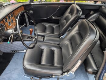 Réalisation des coiffes de sièges en simili-cuir pour une Facel Vega III par RC Sellerie, avec remplacement des mousses RC Sellerie