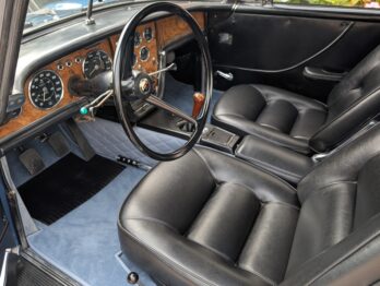 Réalisation des coiffes de sièges en simili-cuir pour une Facel Vega III par RC Sellerie, avec remplacement des mousses RC Sellerie