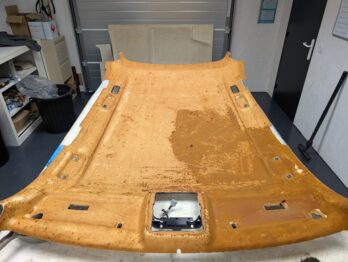 Décapage complet du support de ciel de toit d'un BMW X5 E70 par RC Sellerie RC Sellerie