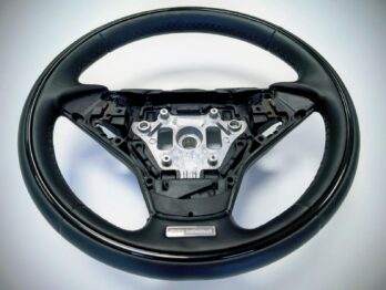 Gainage en cuir d'un volant d'une BMW série 6 - édition spéciale Individual avec cerclage en bois laqué noir par RC Sellerie RC Sellerie