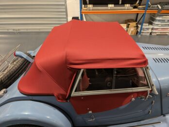 Confection sur mesure d'une capote en Alpaga Bordeaux pour une Morgane Plus 4 par RC Sellerie RC Sellerie