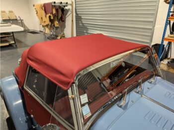 Confection sur mesure d'une capote en Alpaga Bordeaux pour une Morgane Plus 4 par RC Sellerie RC Sellerie