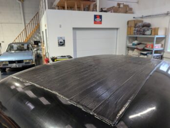 Etat du toit d'origne ( 1 siècle !) avant travaux - réparé par de l'adhésif noir RC Sellerie