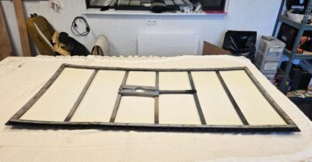 Entoilage du cadre de toit d'une Peugeot 201 par RC Sellerie RC Sellerie