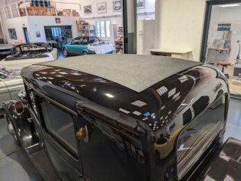 Résultat final du remplacement de la toile en vinyle d'une Peugeot 201 par RC Sellerie RC Sellerie