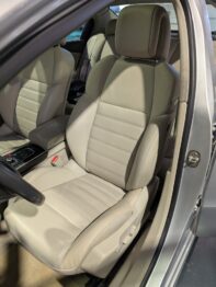 Rénovation et nettoyage du siège en cuir conducteur par RC Sellerie RC Sellerie