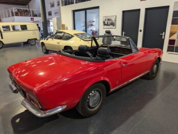 Rénovation des mousses et coiffes de sièges en vinyle d'un Spyder FIAT 124 par RC Sellerie RC Sellerie