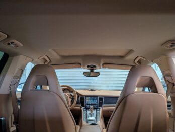 Remplacement du tissu de ciel de toit avec toit ouvrant sur Porsche Panamera par RC Sellerie RC Sellerie